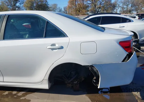 2014 Toyota Camry Se z USA, uszkodzony, nr VIN 4T1BF1FK9EU790853